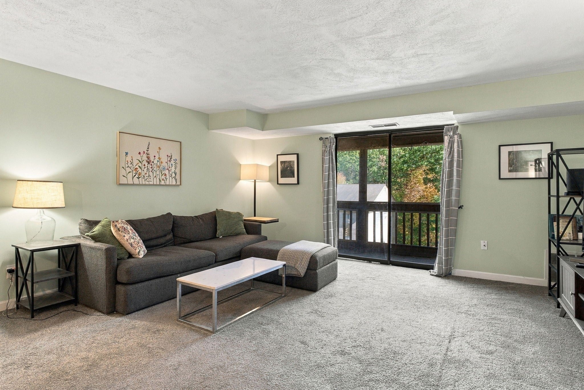 10 Village Ln 10
