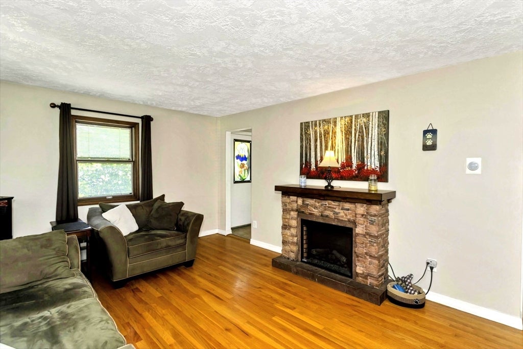23 Beyer Dr, Easthampton, MA, 23 Beyer Dr, Easthampton, MA Photo #6