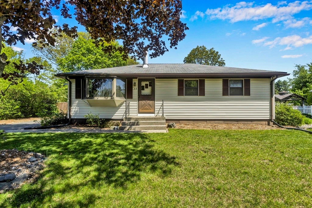 Photo of 23 Beyer Dr, Easthampton, MA