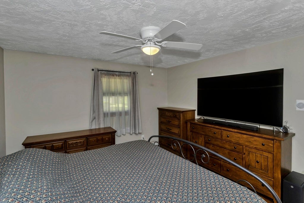 23 Beyer Dr, Easthampton, MA, 23 Beyer Dr, Easthampton, MA Photo #10
