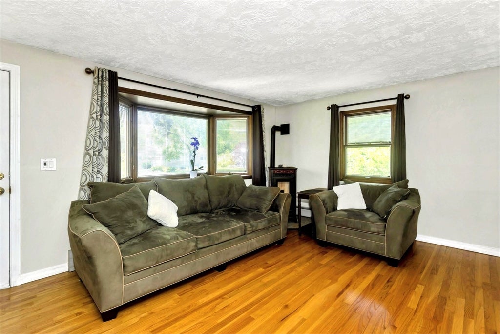 23 Beyer Dr, Easthampton, MA, 23 Beyer Dr, Easthampton, MA Photo #8