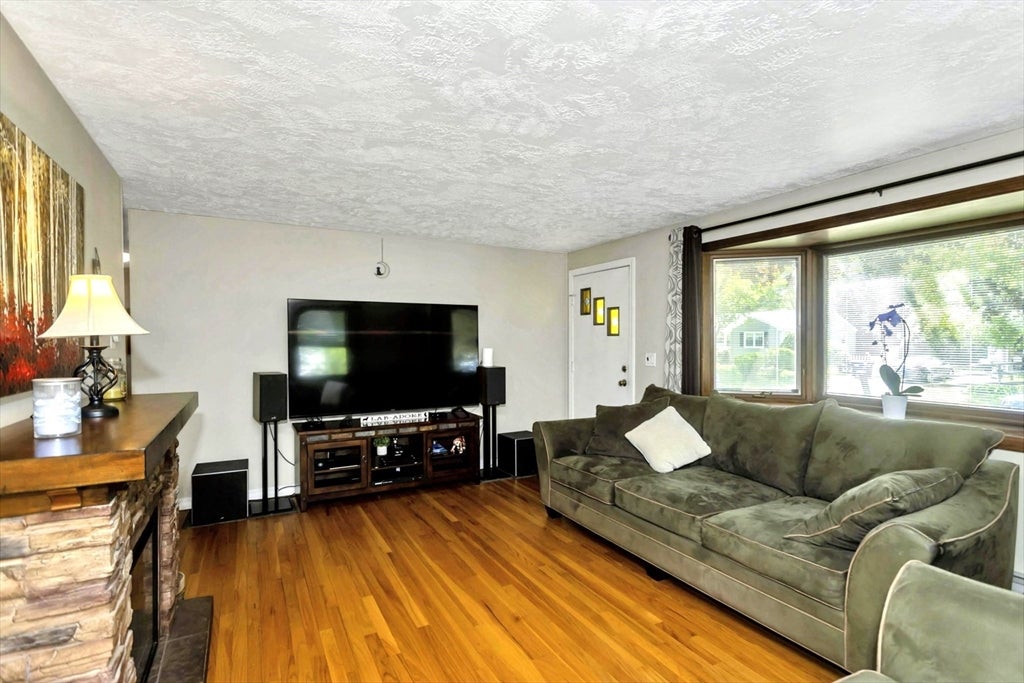 23 Beyer Dr, Easthampton, MA, 23 Beyer Dr, Easthampton, MA Photo #7