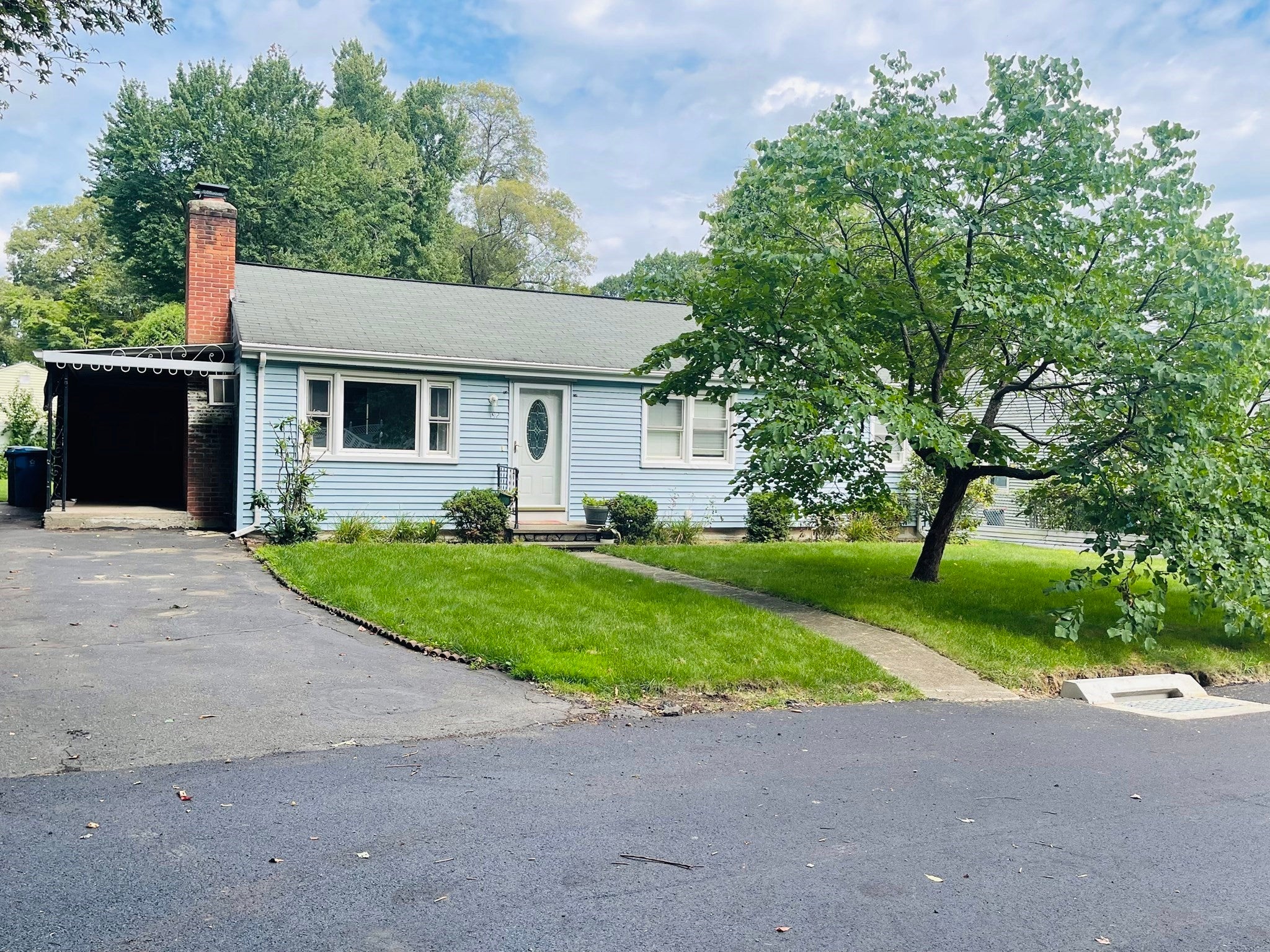Photo of 192 Grandview Ave, West Springfield, MA