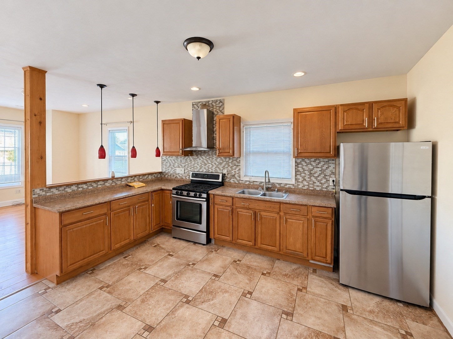 Click for 20 Holbrook Ave #1, Brockton, MA slideshow