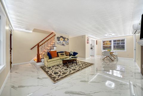 9 Donna Rd Chelmsford MA 01824