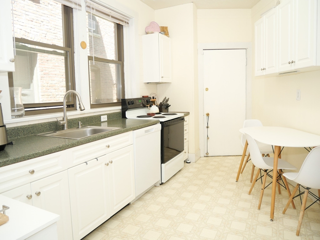 Click for 1390 Beacon St #4, Brookline, MA slideshow Click for 1390 Beacon St #4, Brookline, MA slideshow