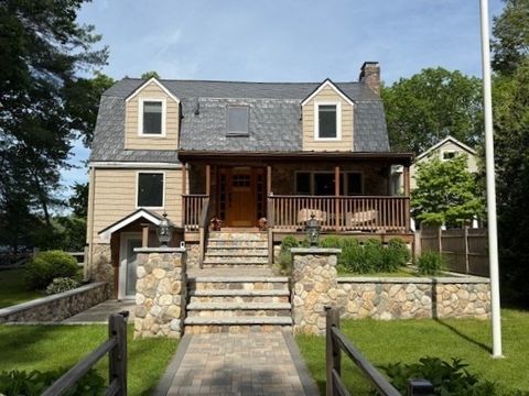 80 Populatic St Franklin MA 02038