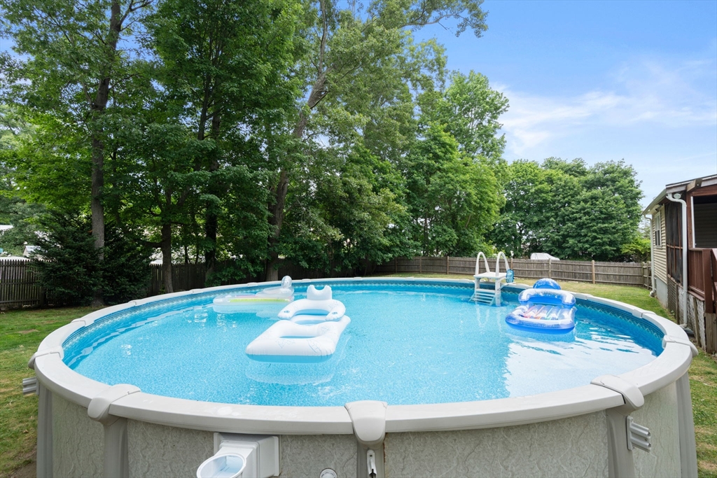 9 Laurel Ln