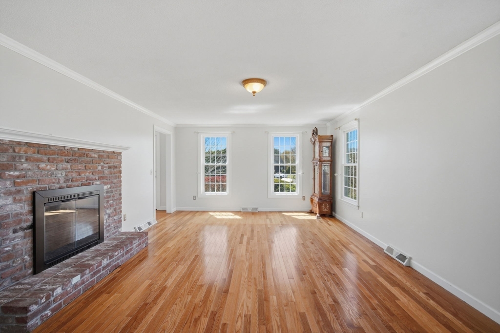 32 Rolling Meadow Ln