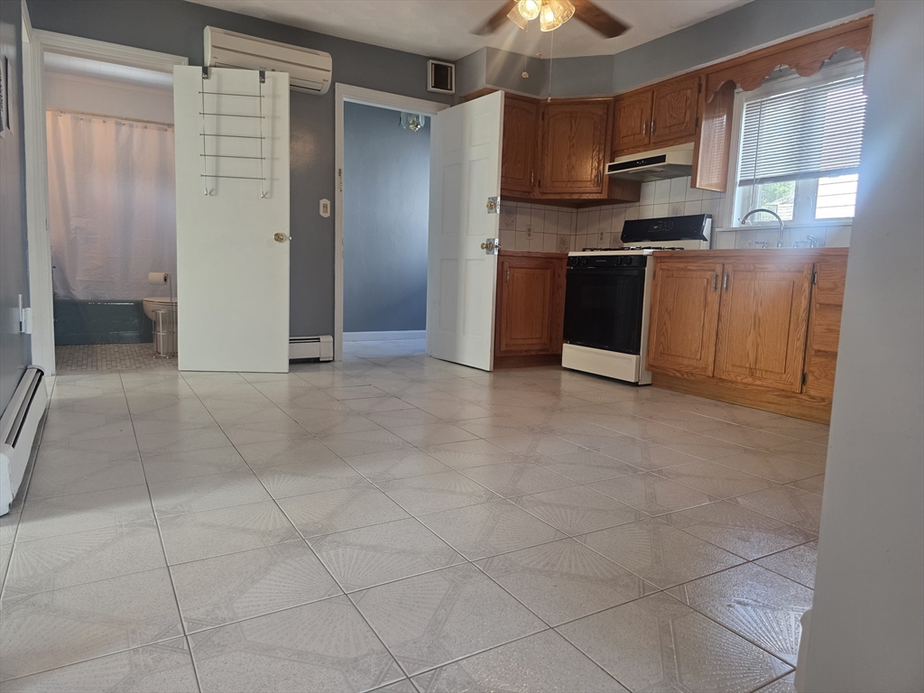63 Oak St