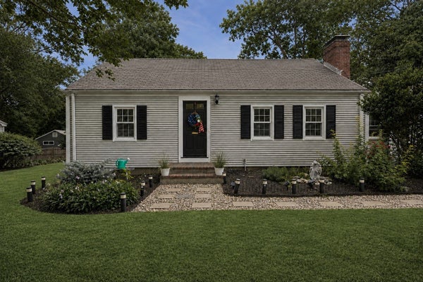 25 MOYNIHAN RD, SOUTH HAMILTON, MA 01982 - Image a27a22fcf1f78cd3cb8fe0d9a3091f0e/964083151