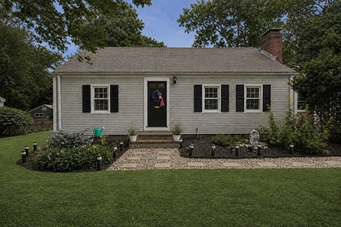 Photo of 25 Moynihan RD, Hamilton, MA 01982 (MLS # 73572473)