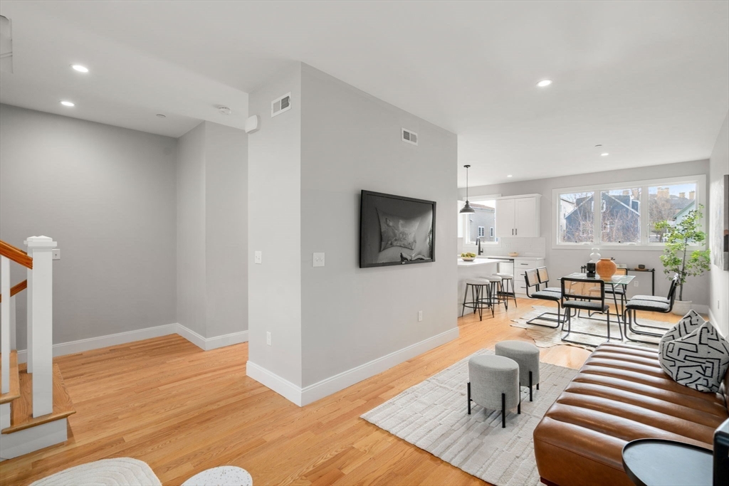 123-125 Centre St TH4