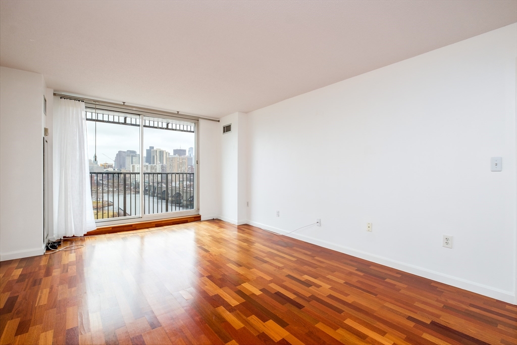 8-10 Museum Way 1205
