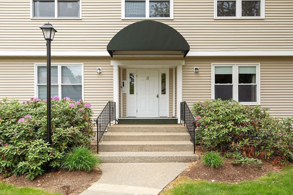 425 Main St 8B