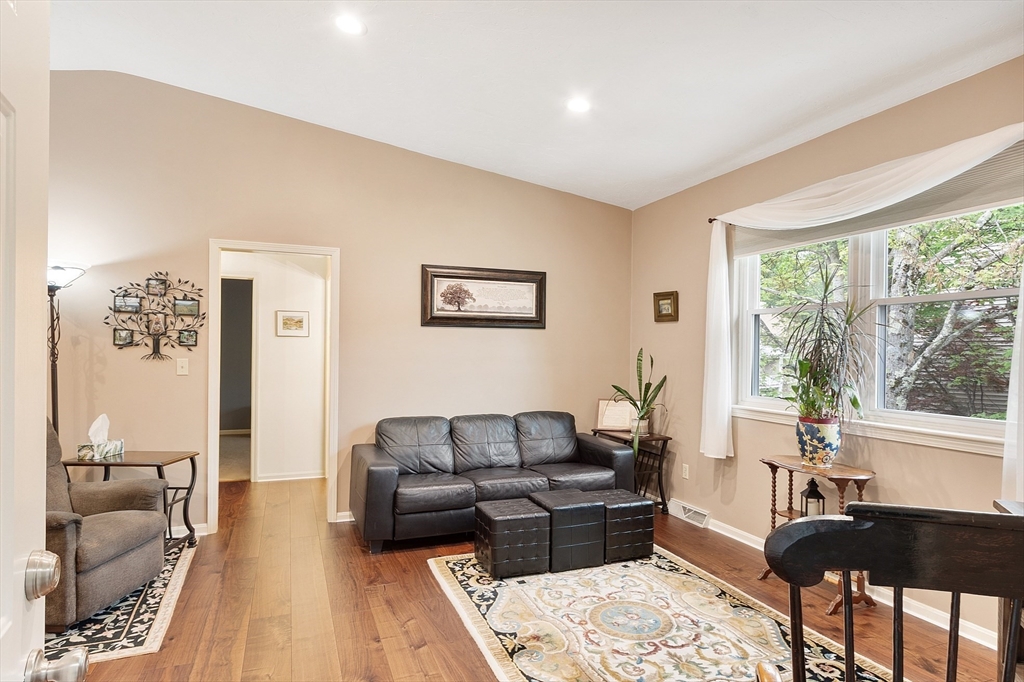 425 Main St 8B