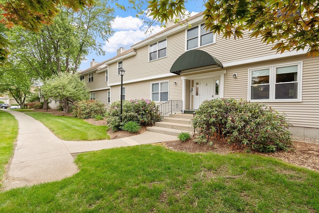 425 Main St 8B