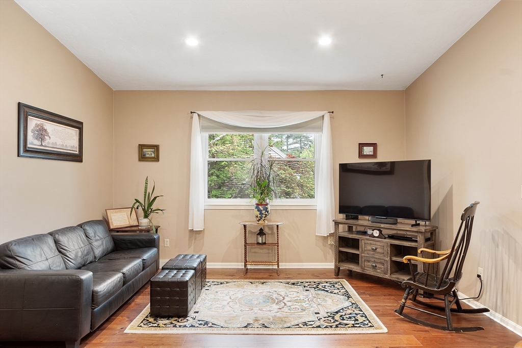 425 Main St 8B