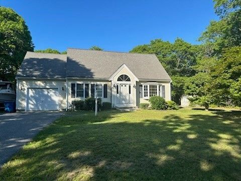 Single Family Residence in Falmouth MA 136 Ashumet Road.jpg