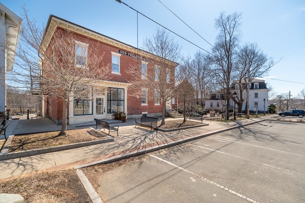 29 N Main St