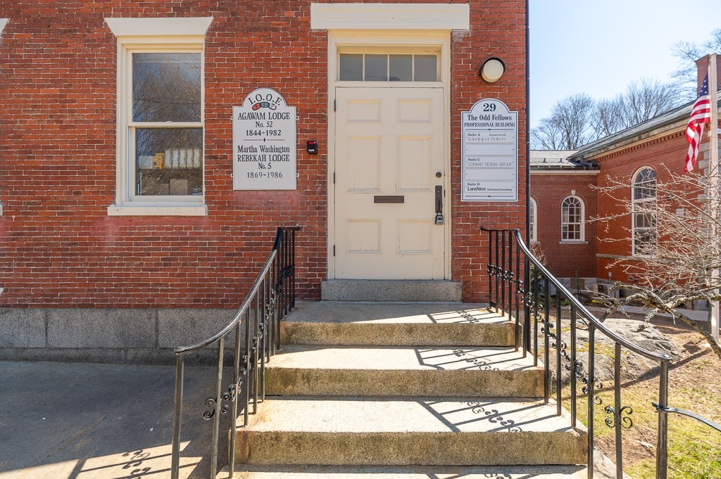 29 N Main St