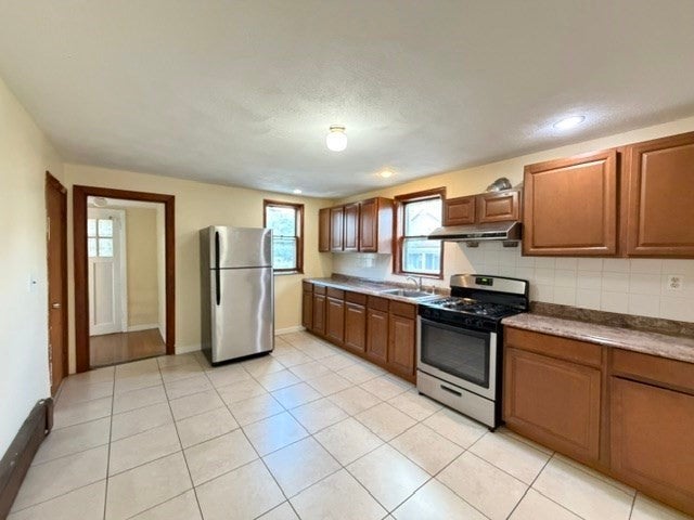 38 Illinois Ave., AVE #2, Somerville, MA Photo #2