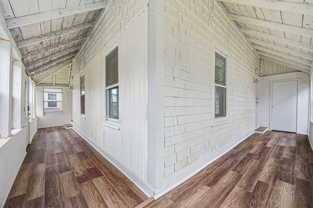 20 Bell St