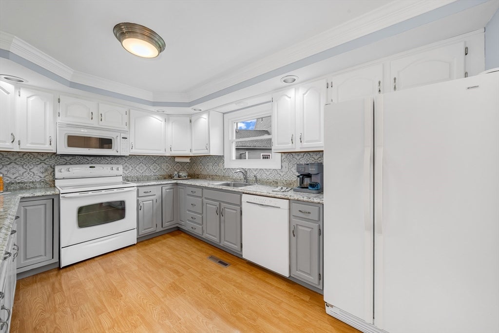 157 Whittier Meadows Dr #157, Amesbury, MA, 157 Whittier Meadows Dr #157, Amesbury, MA Photo #9