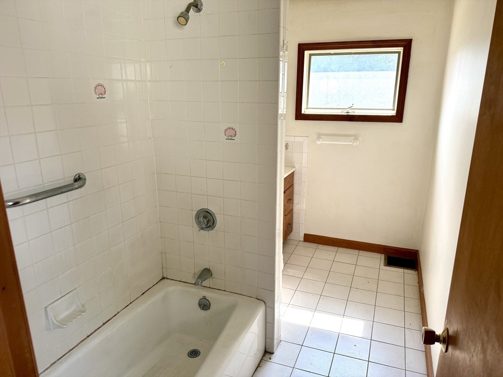 268 Newton St, Waltham, MA Photo #25
