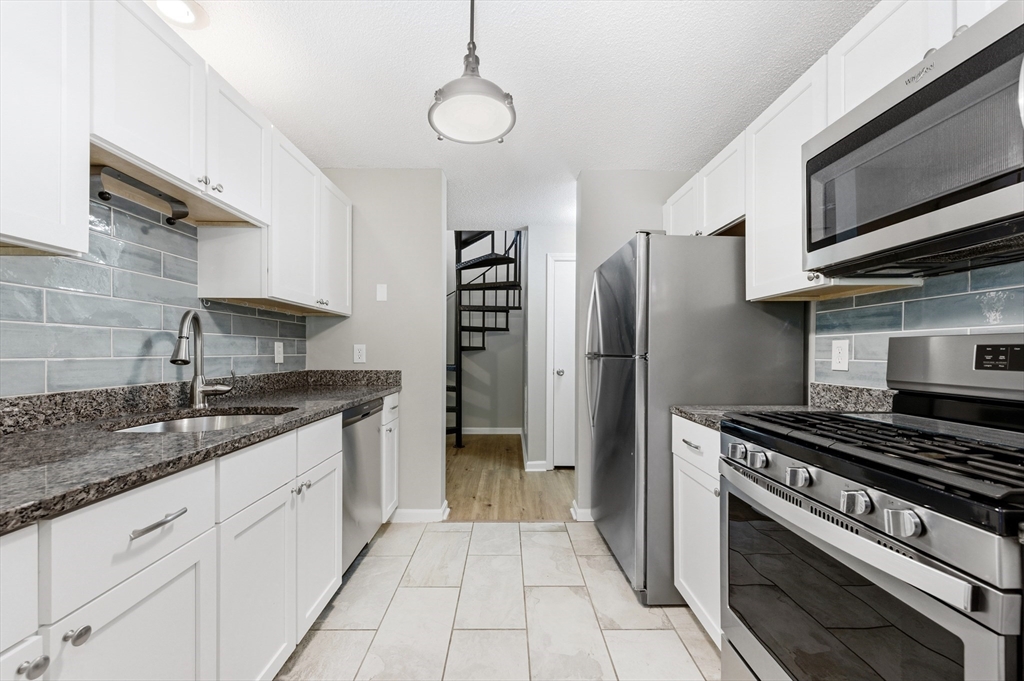 2 Aurora Ln 2