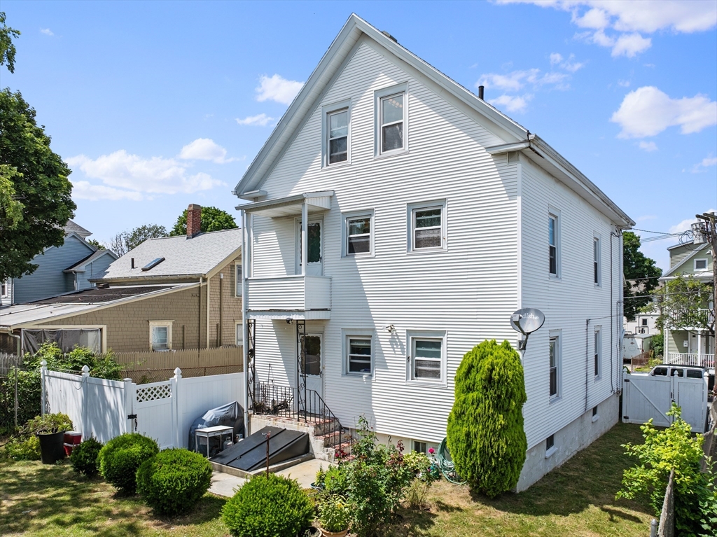 114 Perry St