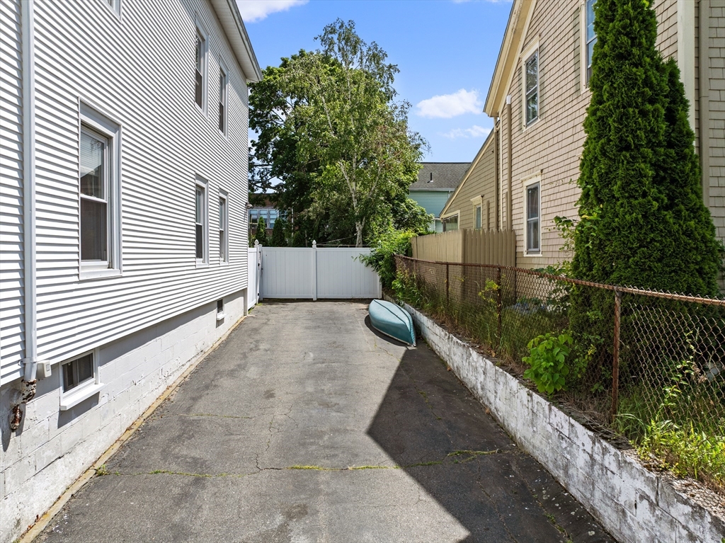114 Perry St