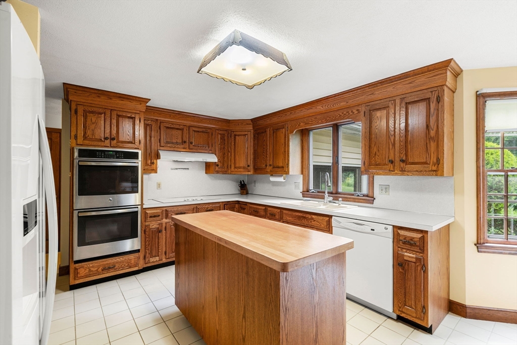 32 Monteiro Way