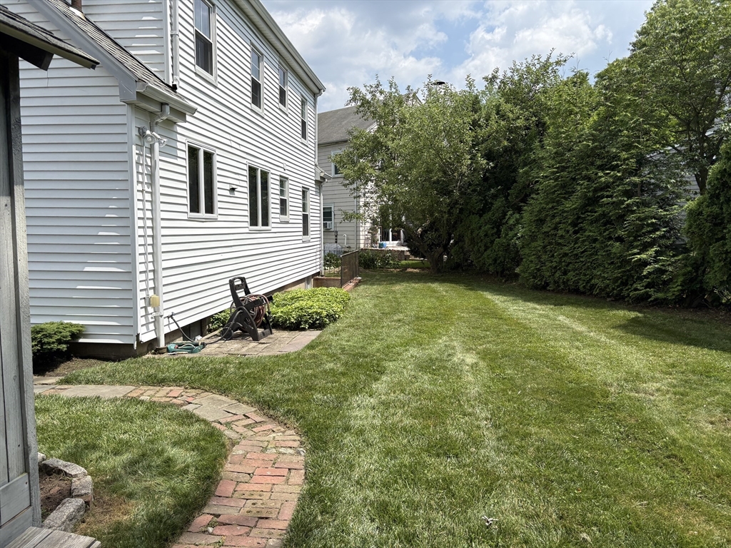 33 Meadowbrook Road