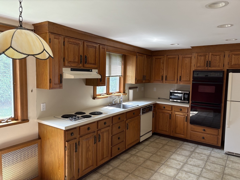 33 Meadowbrook Road