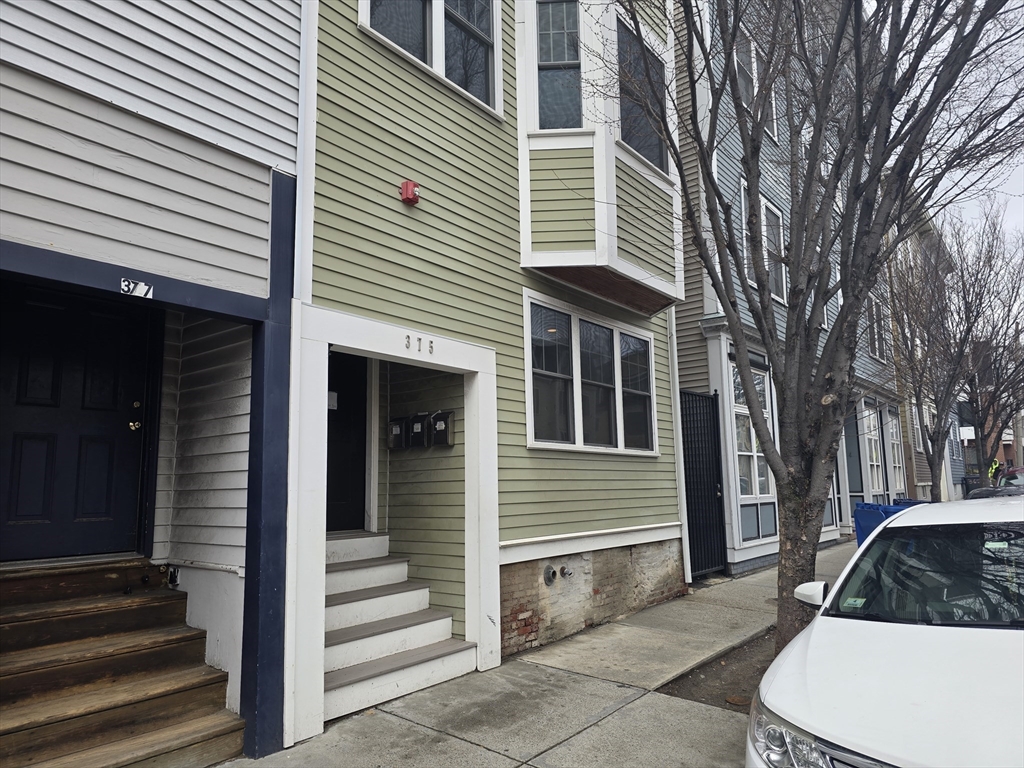 375 Dorchester St 2