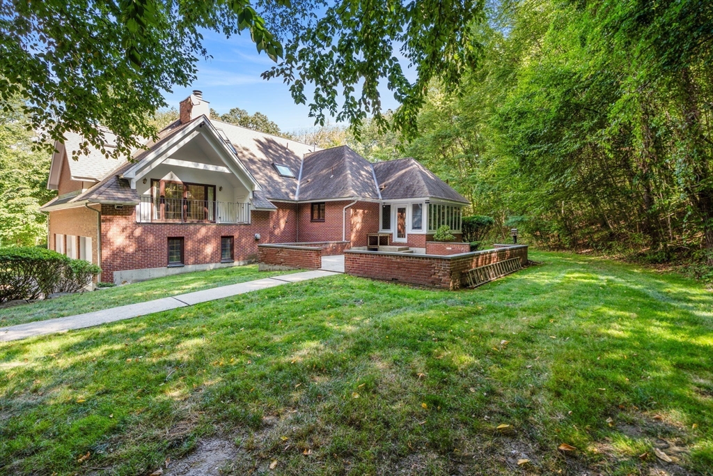 56 W Elm St