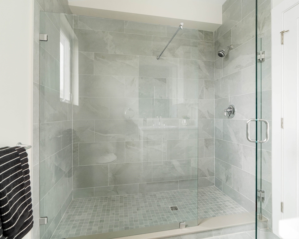 Boston, Massachusetts 02119, United States, 2 Bedrooms Bedrooms, ,2 BathroomsBathrooms,Residential,Contingent,128022