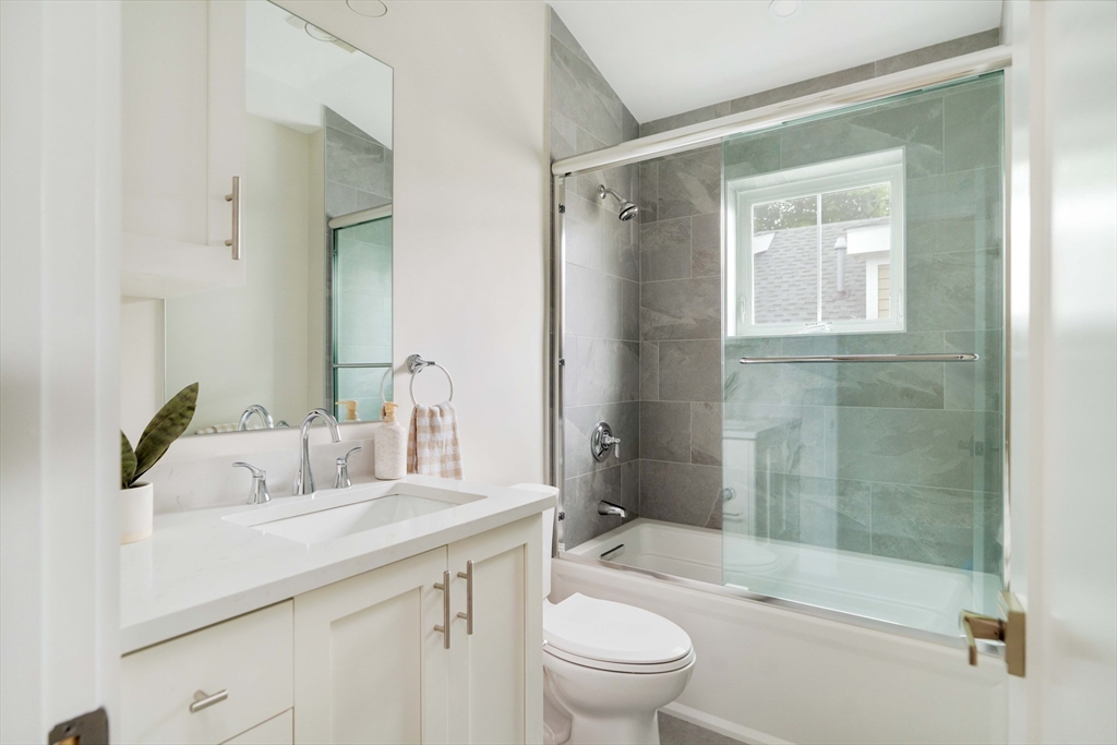 Boston, Massachusetts 02119, United States, 2 Bedrooms Bedrooms, ,2 BathroomsBathrooms,Residential,Contingent,128022