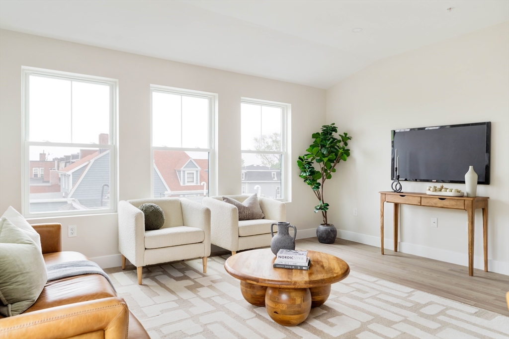 Boston, Massachusetts 02119, United States, 2 Bedrooms Bedrooms, ,2 BathroomsBathrooms,Residential,Contingent,128022