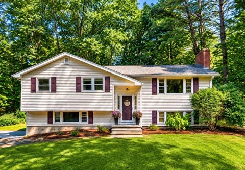 Photo of 15 Carriage Dr, Chelmsford, MA 01824 (MLS # 73566893)
