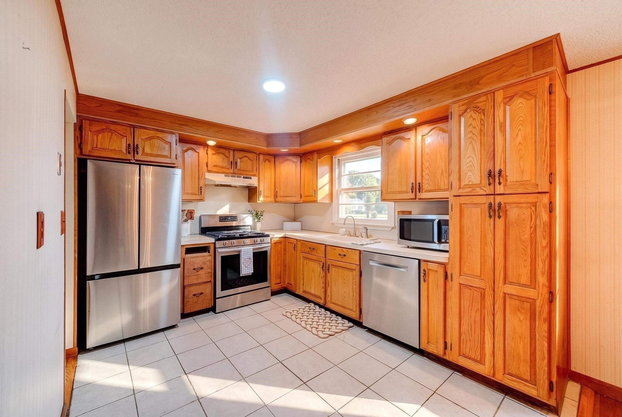 15 Carriage Dr, Chelmsford, MA Photo #6