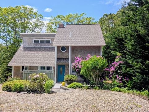 41 Halyard Ln Mashpee MA 02649