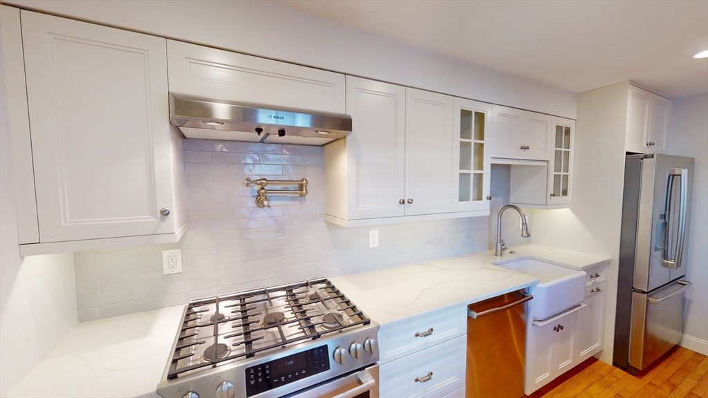 214-216 W 7th St 2L