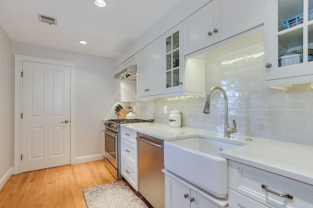 214-216 W 7th St 2L