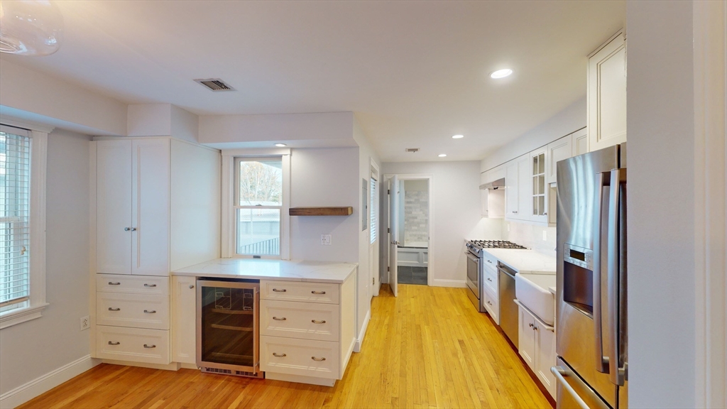 214-216 W 7th St 2L