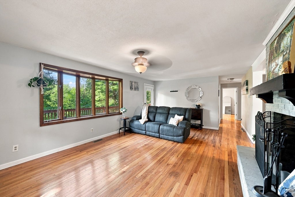93 Leno Rd, Holland, MA Photo #10