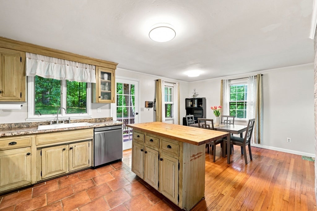 93 Leno Rd, Holland, MA Photo #4