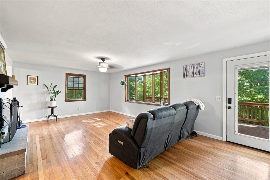 93 Leno Rd, Holland, MA Photo #11