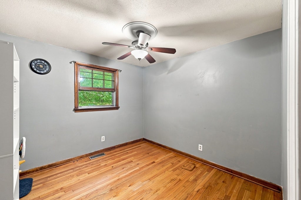 93 Leno Rd, Holland, MA Photo #20